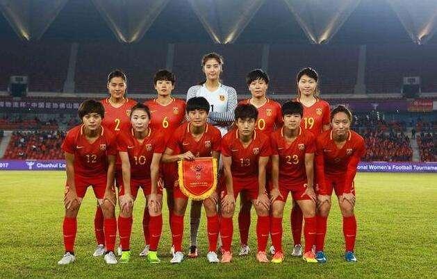  阿森纳女足三冠王庆典，男足联动创历史时刻  